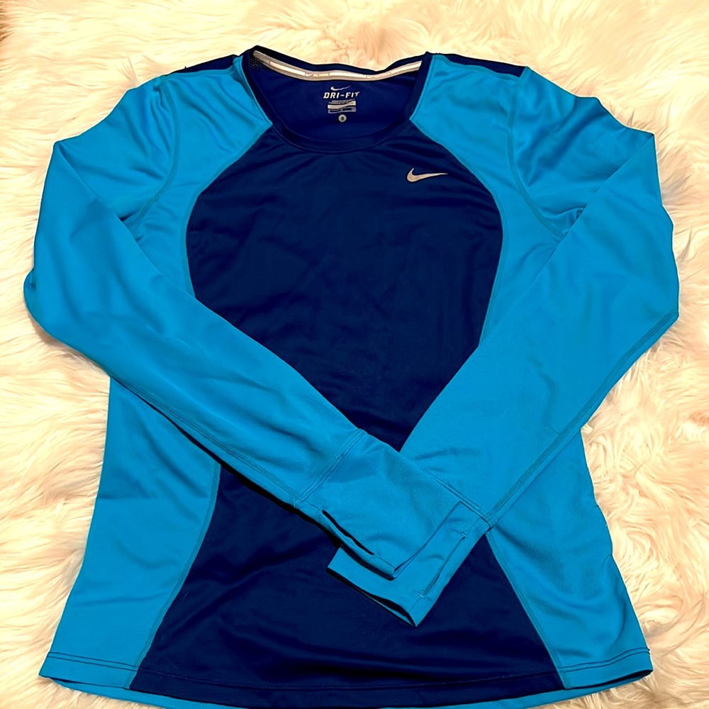 Nike Women’s Sz S Dri-Fit Long Sleeves